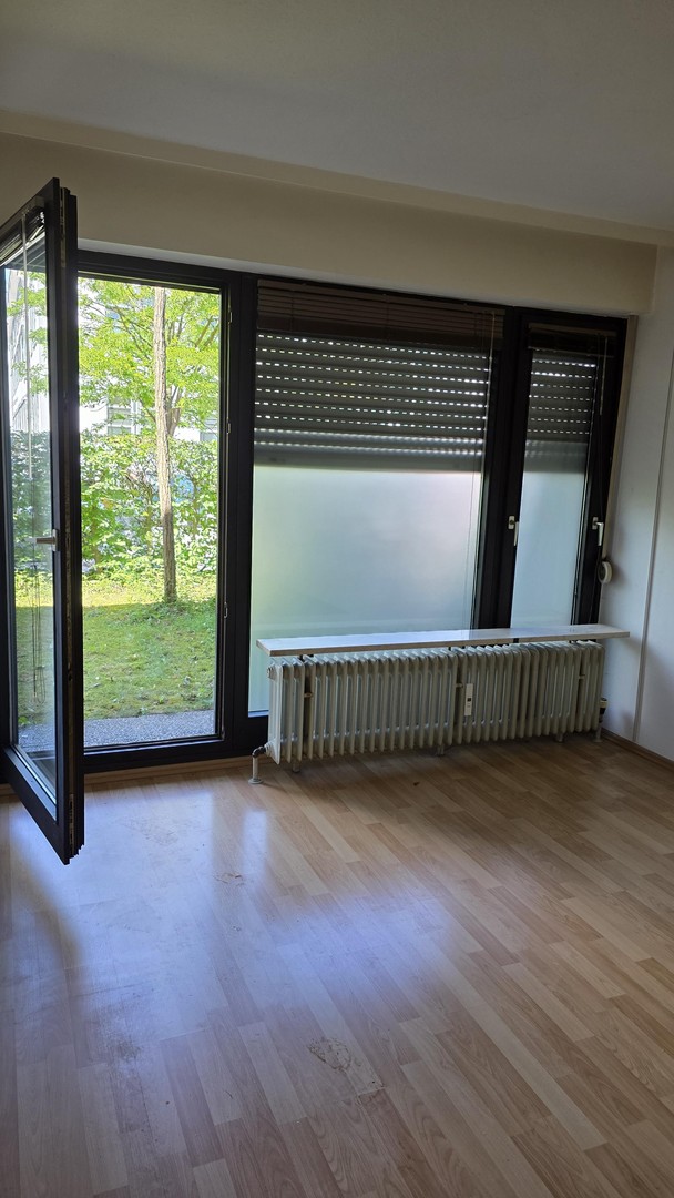 Lage, Lage, Lage! Leerstehende, provisionsfreie, renovierungsbedürftige 2-Zi-Gartenwohnung – München – Vorschaubild 3