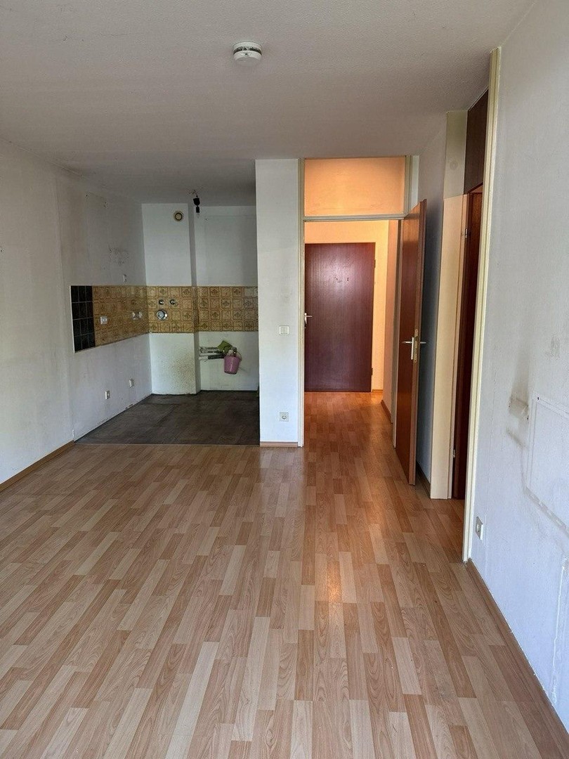 Lage, Lage, Lage! Leerstehende, provisionsfreie, renovierungsbedürftige 2-Zi-Gartenwohnung – München – Vorschaubild 4