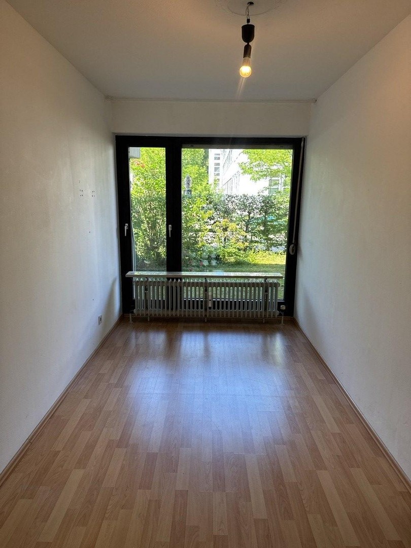 Lage, Lage, Lage! Leerstehende, provisionsfreie, renovierungsbedürftige 2-Zi-Gartenwohnung – München – Vorschaubild 5