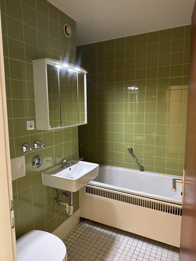 Lage, Lage, Lage! Leerstehende, provisionsfreie, renovierungsbedürftige 2-Zi-Gartenwohnung – München – Vorschaubild 6