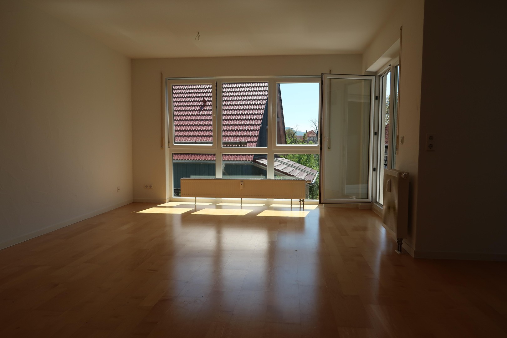 Stilvolle 3,5-Zimmer-Eigentumswohnung mit zwei Balkonen in sonniger Süd-West-Lage – Kusterdingen-Mähringen – Vorschaubild 2