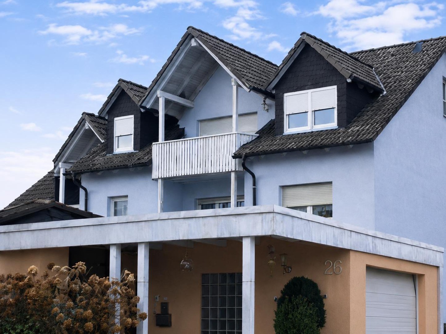 Charmante 4-Zimmer-Eigentumswohnung mit Balkon in ruhiger Lage – Hof – Vorschaubild 2