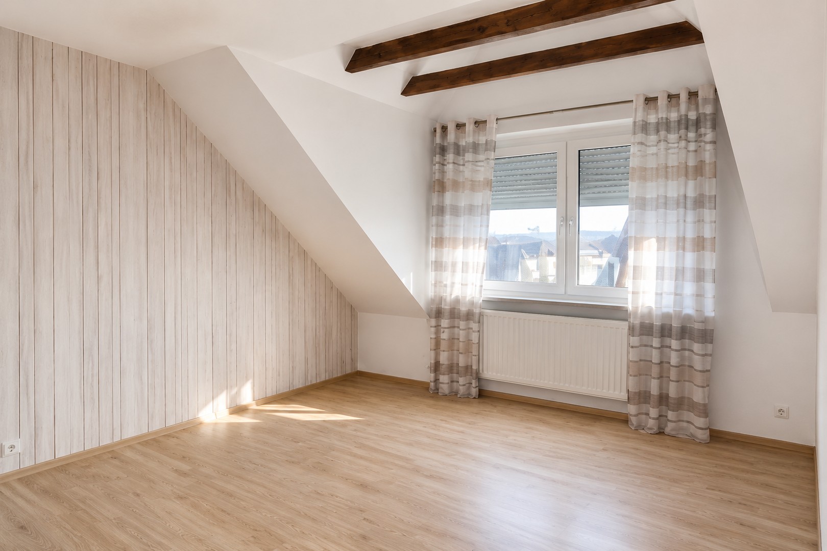 Charmante 4-Zimmer-Eigentumswohnung mit Balkon in ruhiger Lage – Hof – Vorschaubild 5