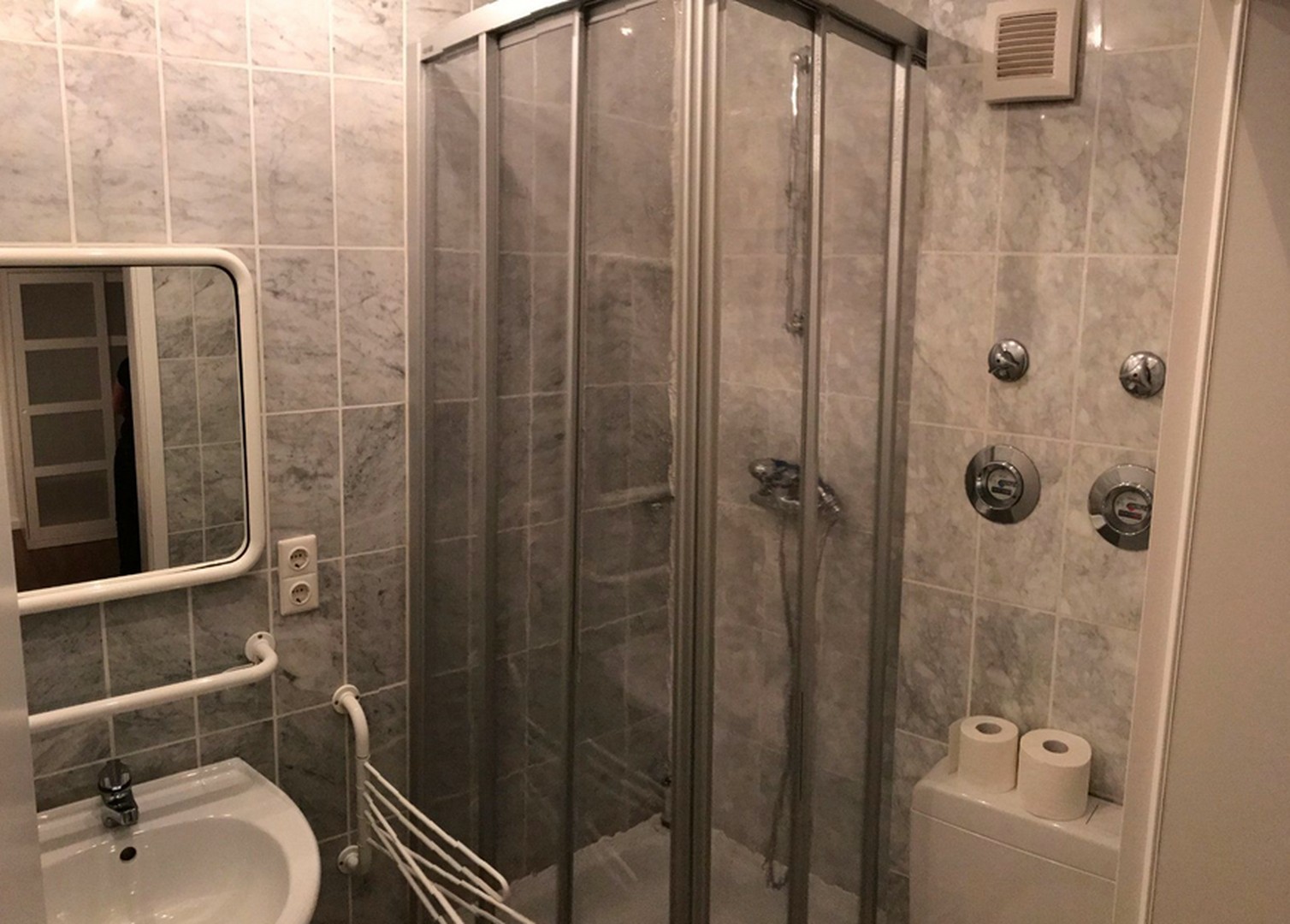 Neuwertige und möblierte Wohnung in Kleefeld (in der Nähe MHH) – Hannover – Vorschaubild 6