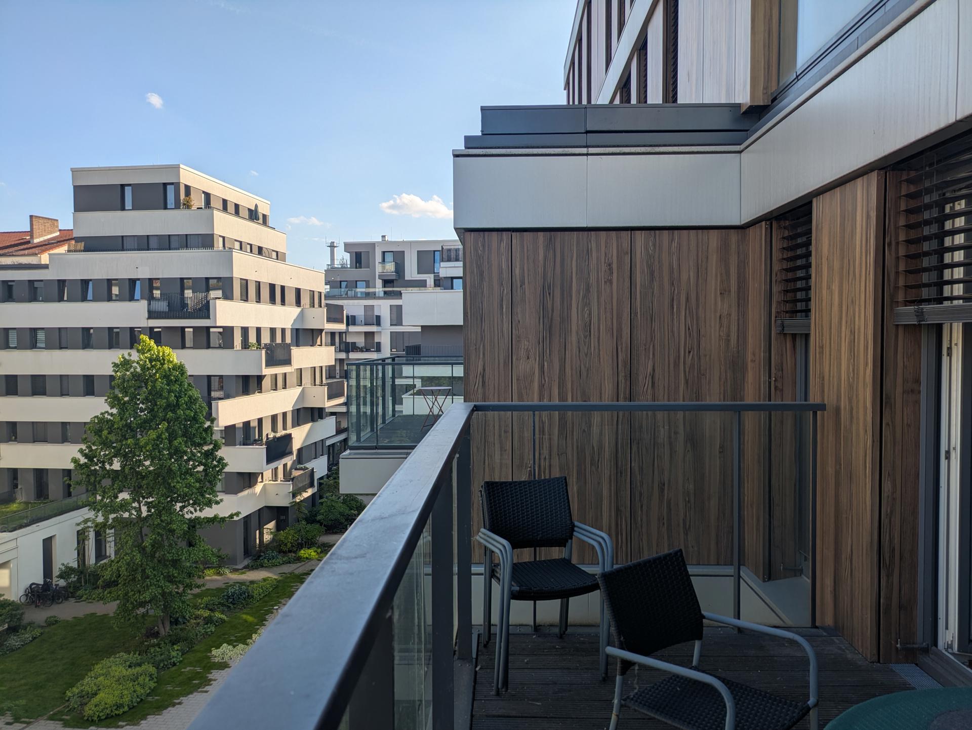 Modernes Wohnen in „The Garden“ – stilvolle 3-Zimmer-Wohnung mit Balkon – Berlin – Vorschaubild 3