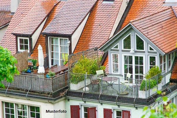 Großzügig gestaltete Dachgeschosswohnung mit Garage