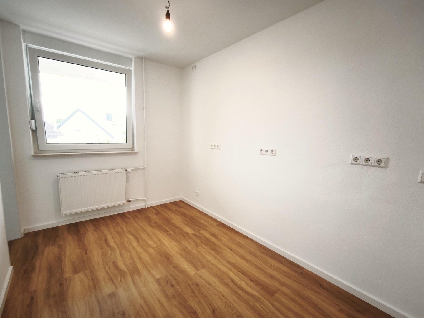 Hochwertig saniert & sofort bezugsfrei: Moderne 3,5 Zimmer-Wohnung mit Balkon, Garage – Ettenheim – Vorschaubild 12