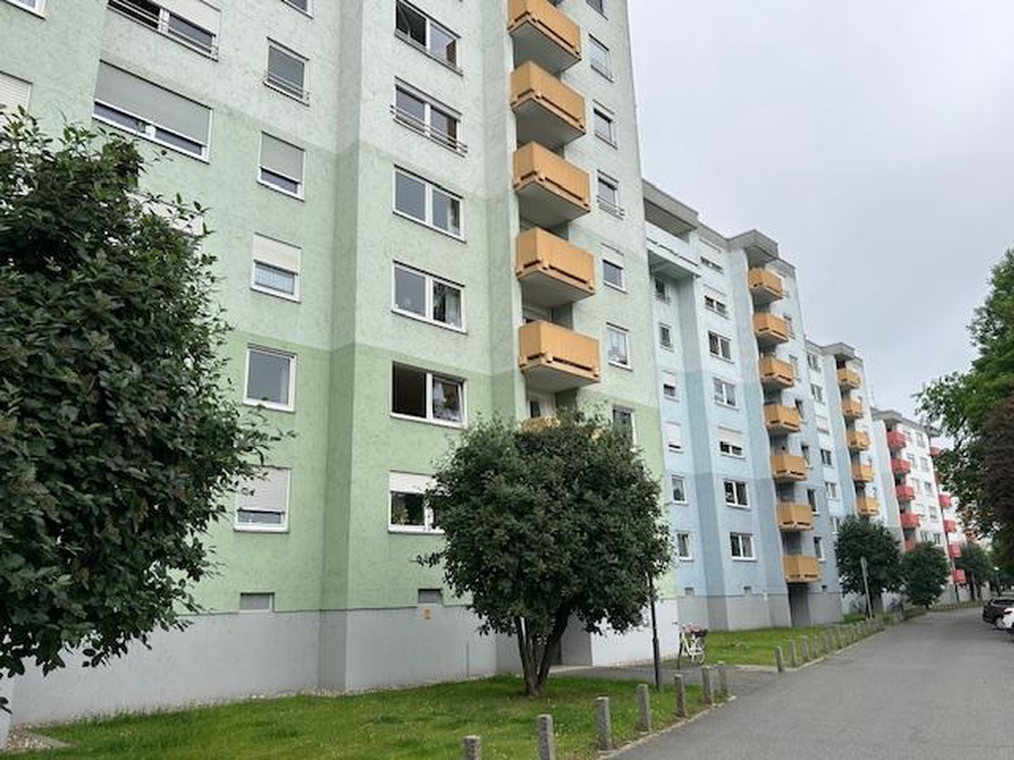 Renovierte 2.5 Zimmer Wohnung mit Balkon im Zentrum von Weiden – Weiden – Vorschaubild 2