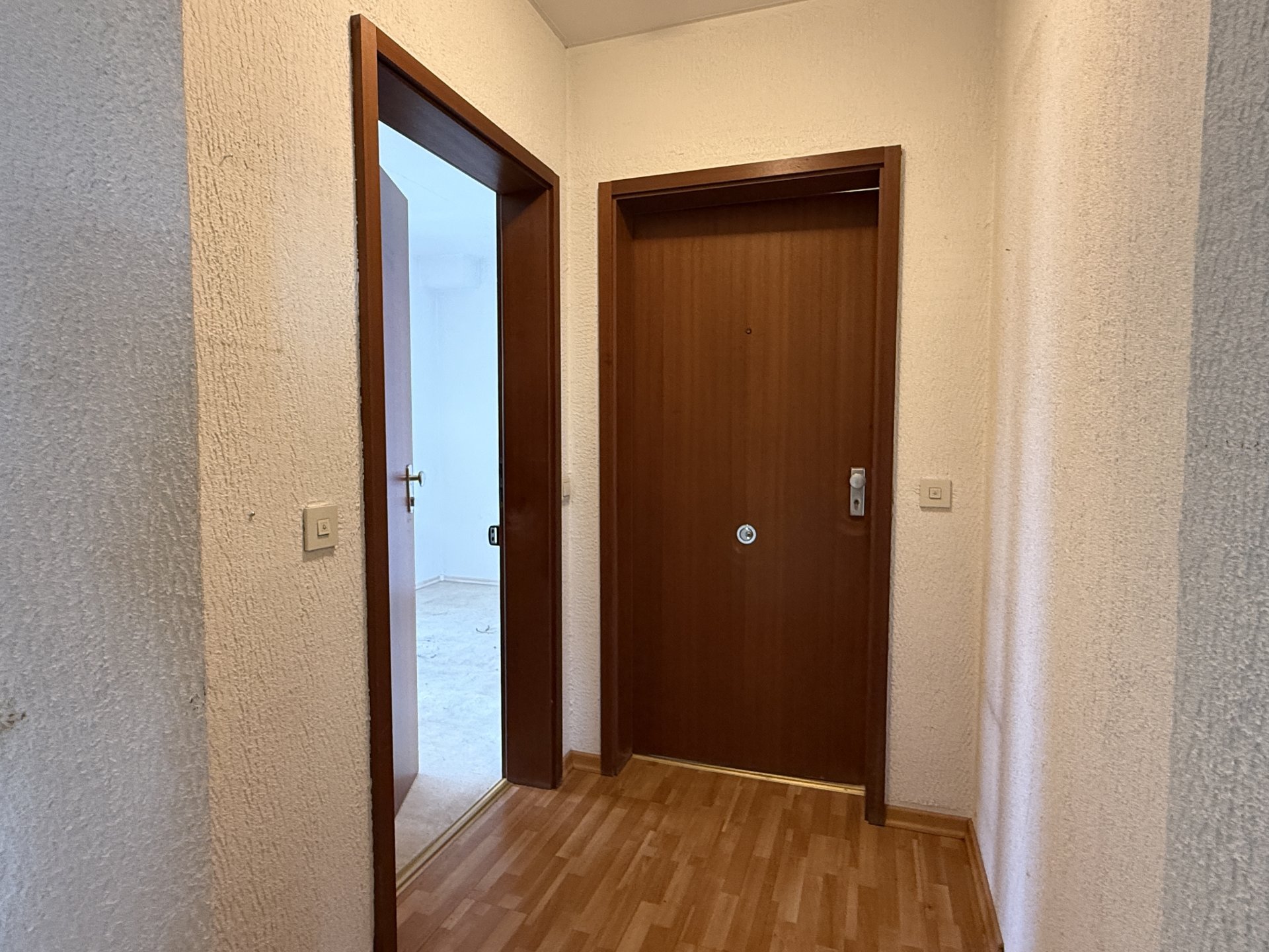 3-ZI.-WHG. MIT ANGRENZENDEM APARTMENT, DACHTERASSE UND 2 PKW-STELLPLÄTZEN IN CITYNÄHE ZU KAUFEN!! – Krefeld – Vorschaubild 14