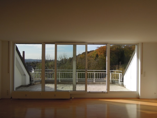 Design-Maisonette mit Bulthaupt-Küche, Sauna, Whirlpool, Dachterrasse, Ankleide mit Einbauschränken – Wuppertal – Vorschaubild 2