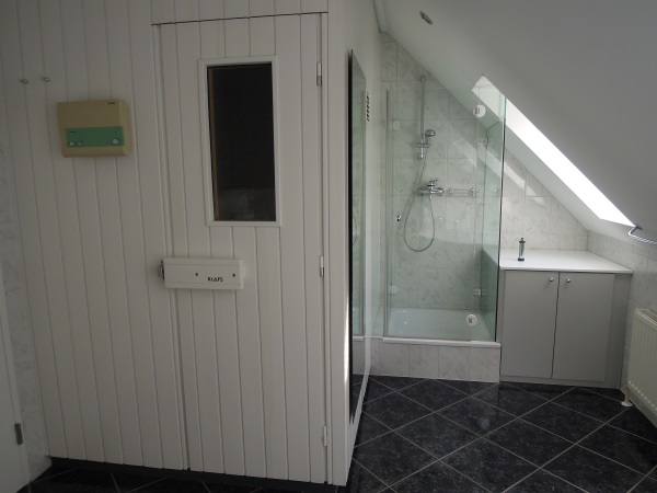 Design-Maisonette mit Bulthaupt-Küche, Sauna, Whirlpool, Dachterrasse, Ankleide mit Einbauschränken – Wuppertal – Vorschaubild 15