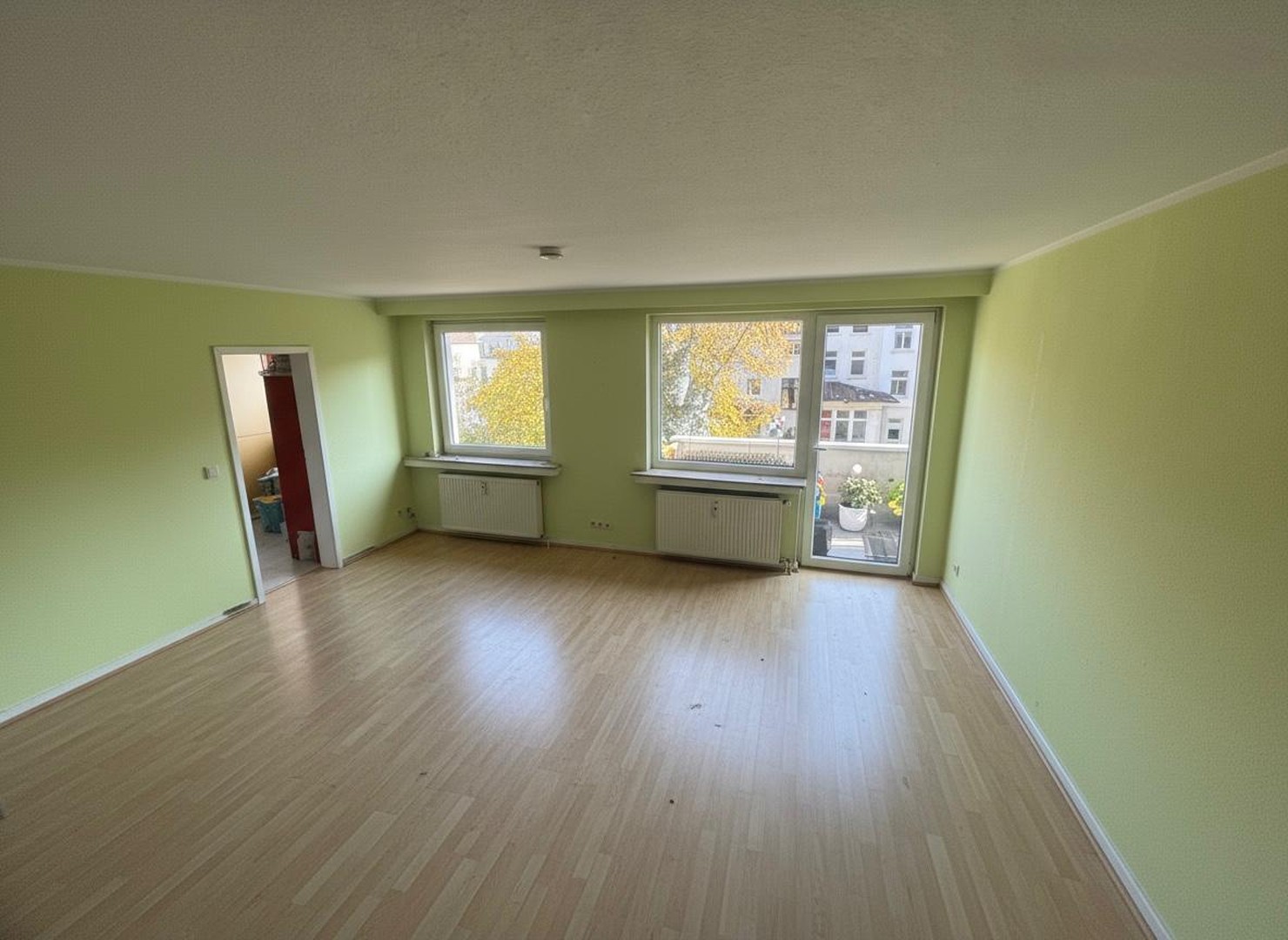 Erstbezug nach Sanierung: 5,5 Zimmer Apartment mit 2 Bädern, Balkon und EBK