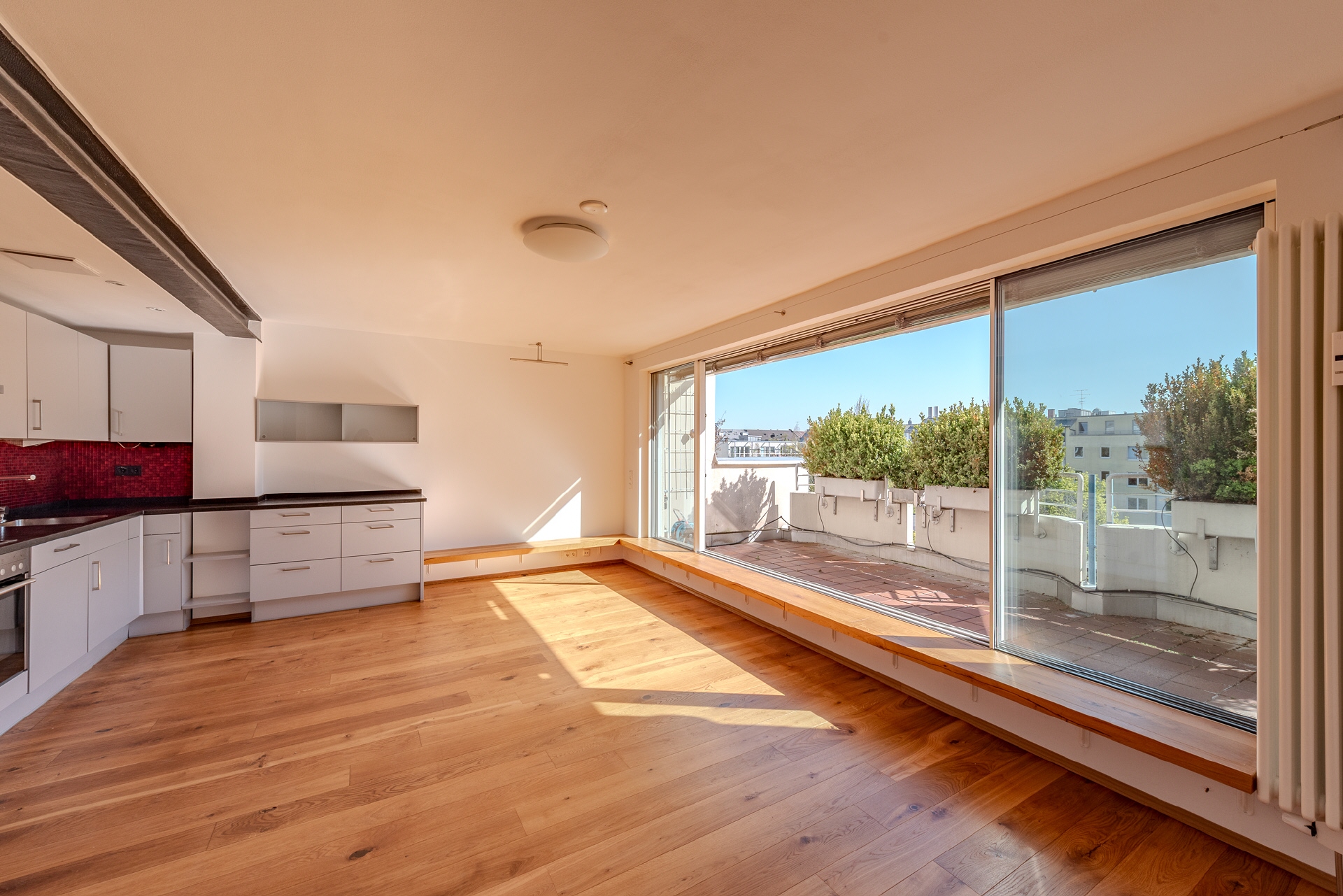 AIGNER - Hochwertig ausgestattete 3-Zimmer-Wohnung mit zwei Bädern und Südterrasse