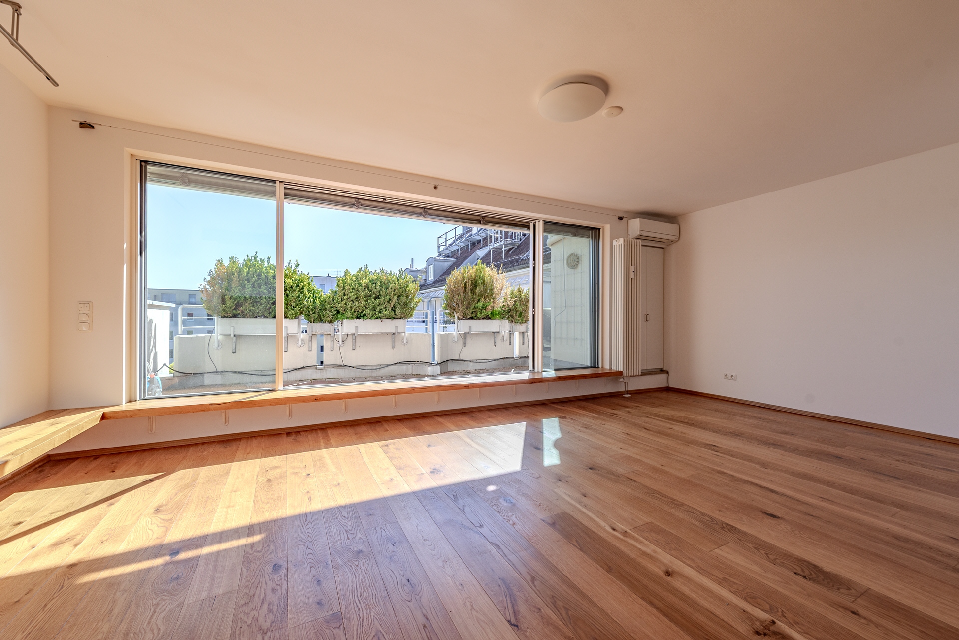 AIGNER - Hochwertig ausgestattete 3-Zimmer-Wohnung mit zwei Bädern und Südterrasse – München – Vorschaubild 4