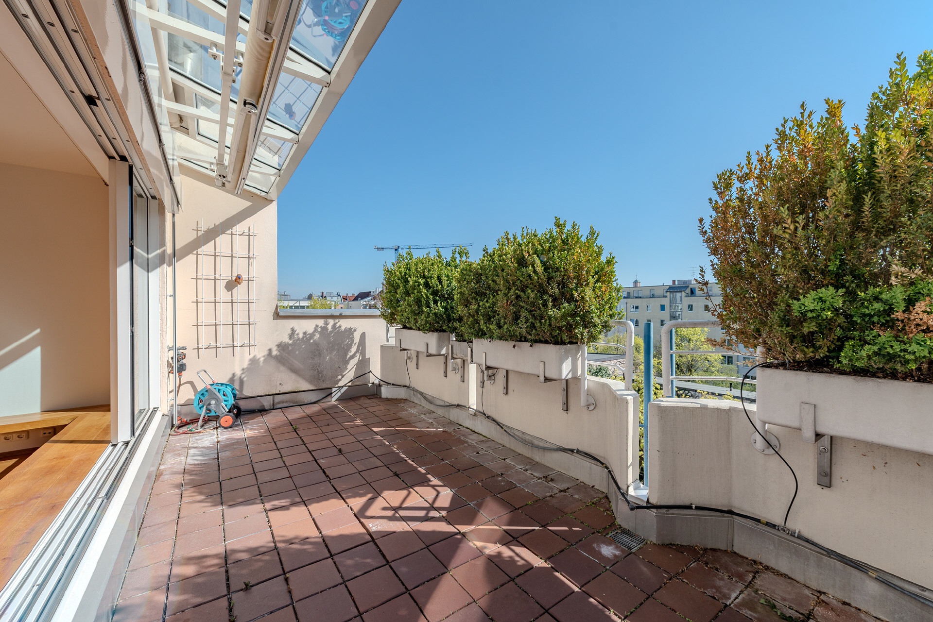 AIGNER - Hochwertig ausgestattete 3-Zimmer-Wohnung mit zwei Bädern und Südterrasse – München – Vorschaubild 9