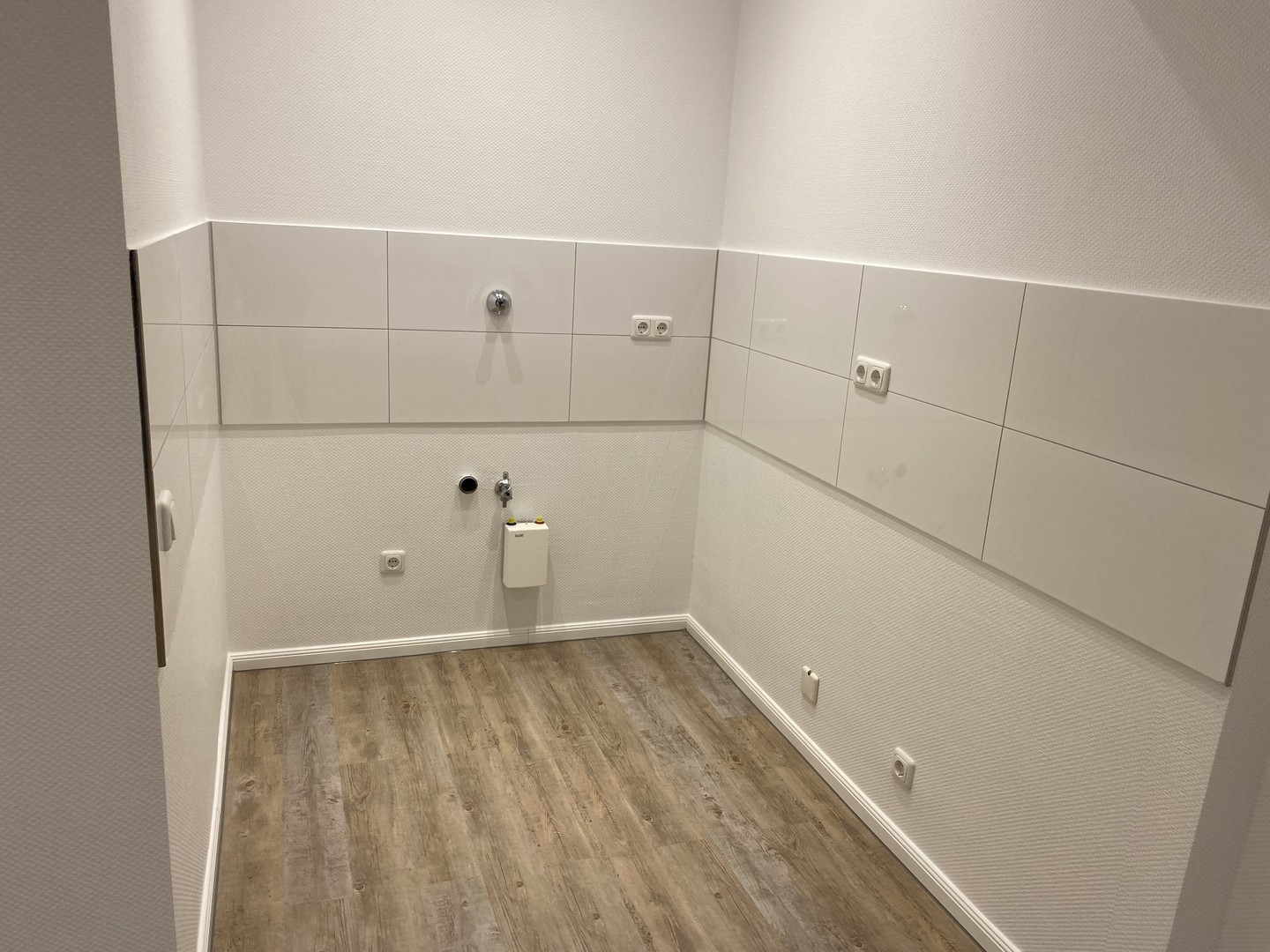Kernsaniertes (2023) Appartment 3.OG, Fernwärme, lichtdurchflutet, LED-Strahler, Rheinhausen – Duisburg – Vorschaubild 3