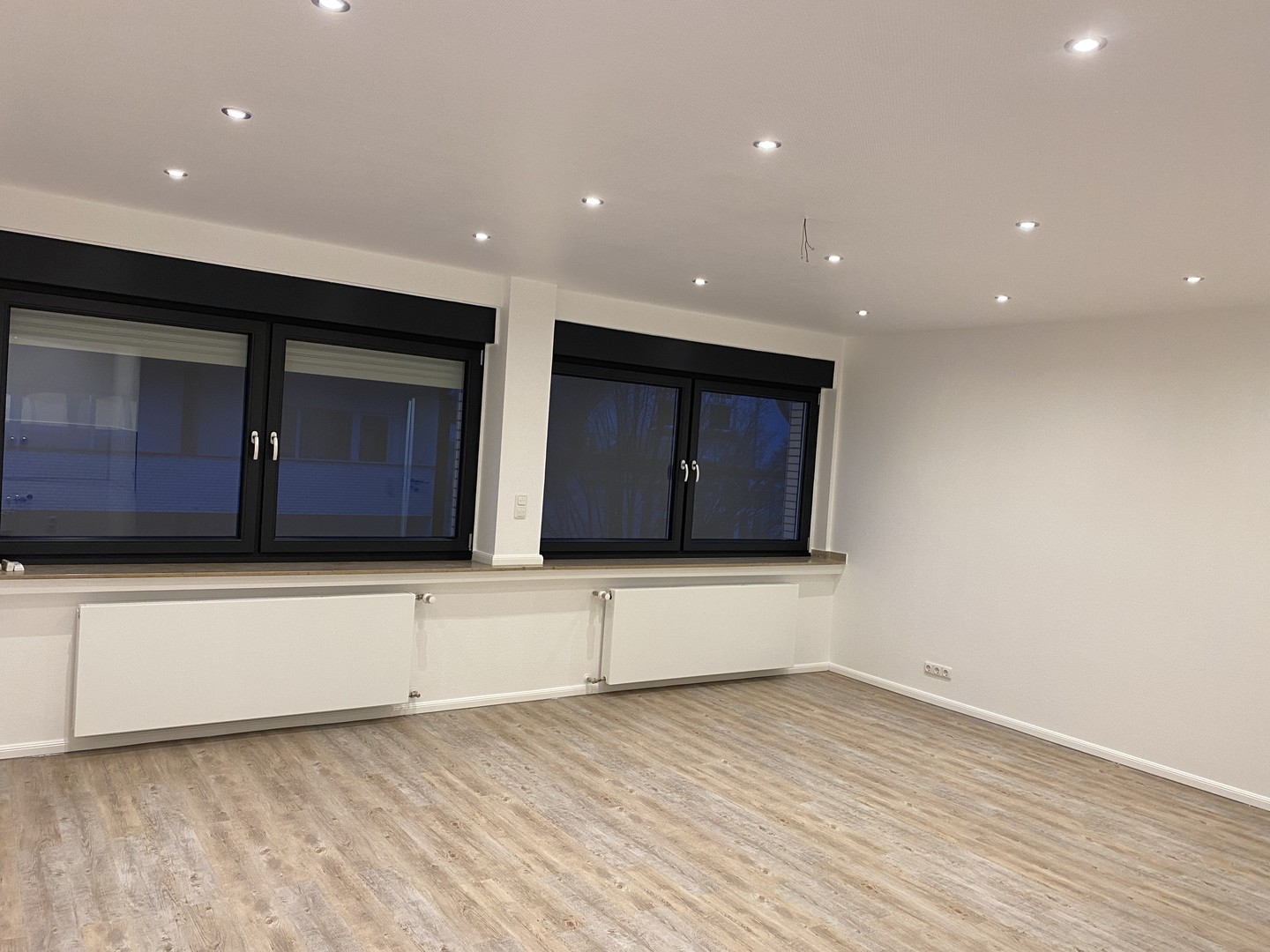 Kernsaniertes (2023) Appartment 3.OG, Fernwärme, lichtdurchflutet, LED-Strahler, Rheinhausen – Duisburg – Vorschaubild 4