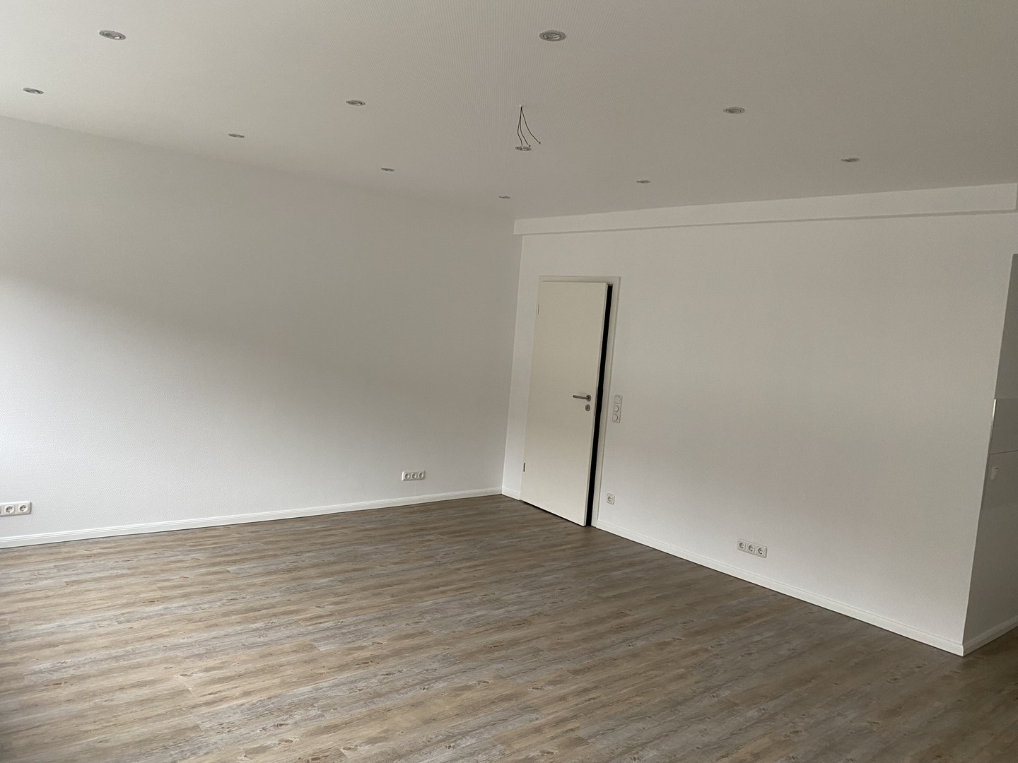 Kernsaniertes (2023) Appartment 3.OG, Fernwärme, lichtdurchflutet, LED-Strahler, Rheinhausen – Duisburg – Vorschaubild 7