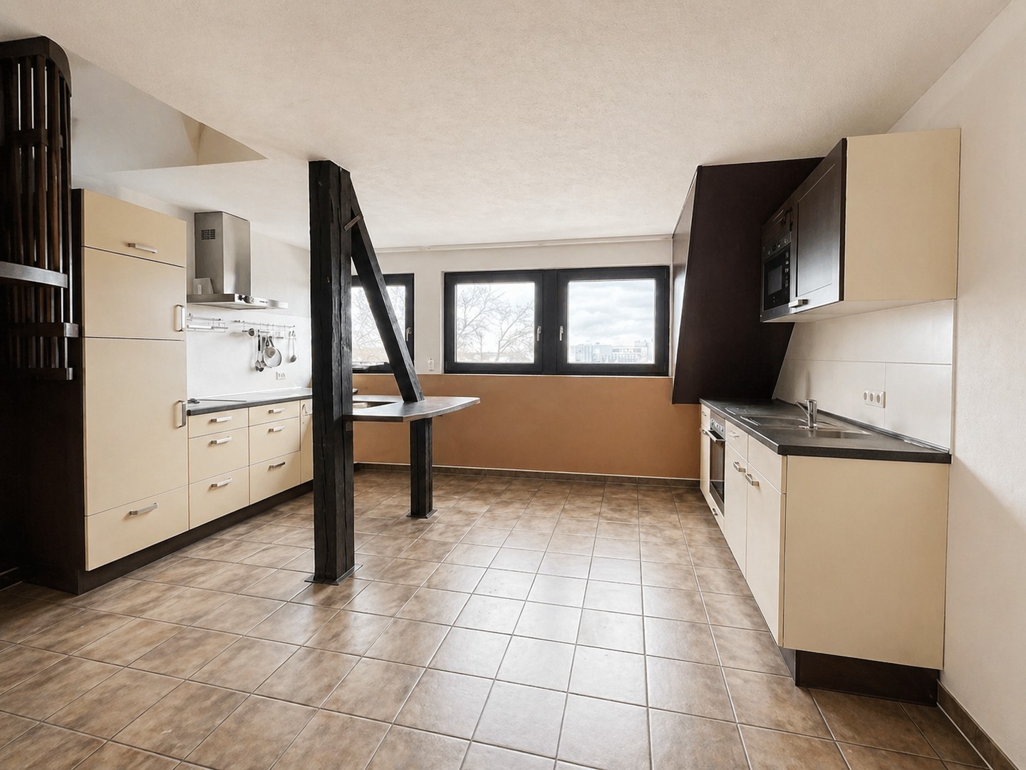 Jobcenter – جوب سنتر – Джобцентер – deine neue Wohnung ist fertig!