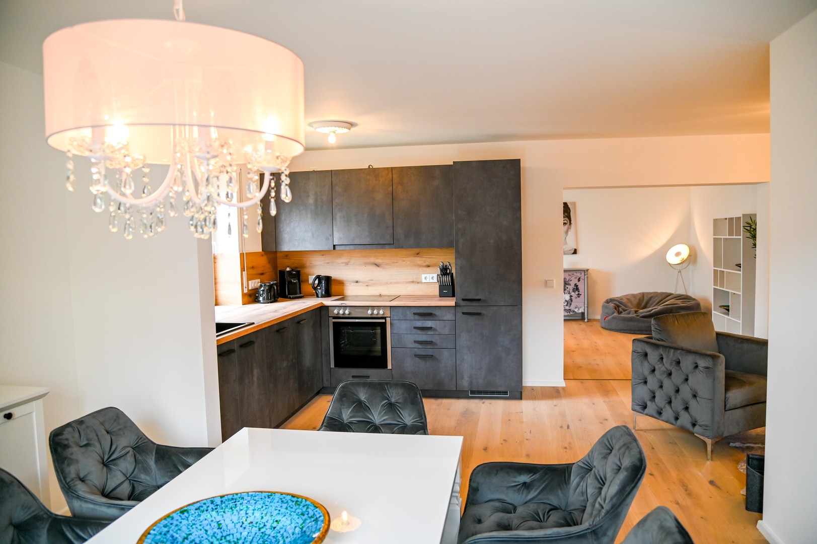 4 Zimmer-Wohnung mit Hobbyraum in einem kleinen 5-Parteien-Haus