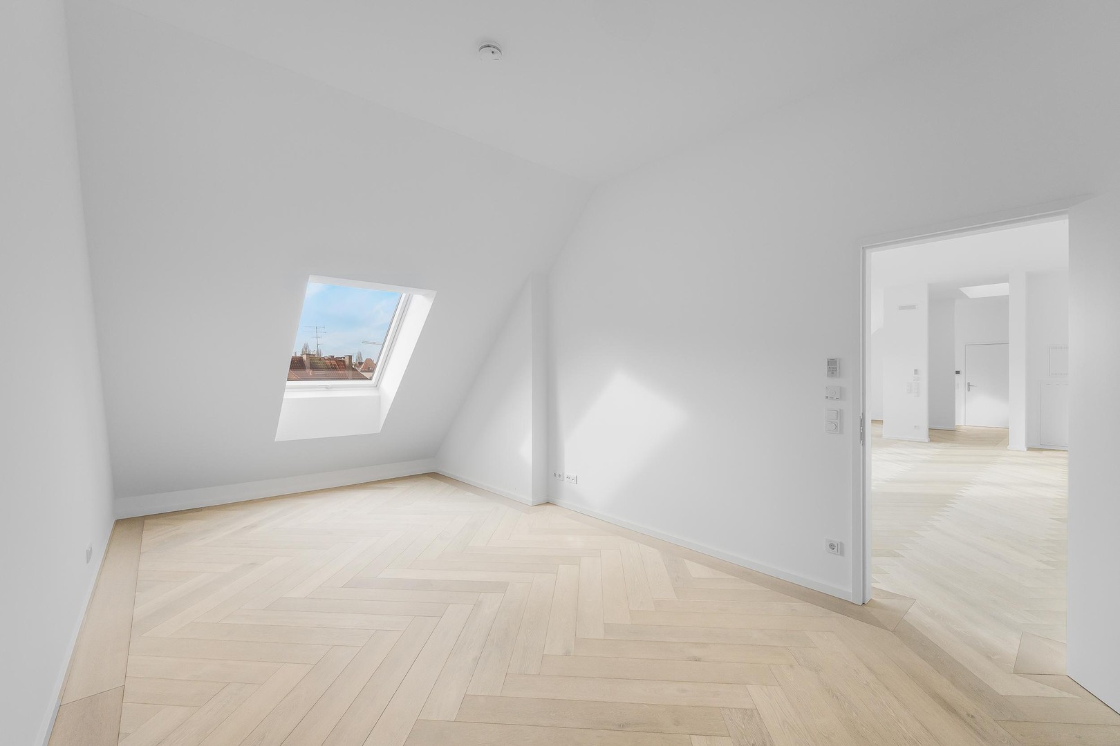 Einzigartige Dachgeschosswohnung mit herrlicher Süd-Dachterrasse zum ruhigen und grünen Innenhof – München – Vorschaubild 6