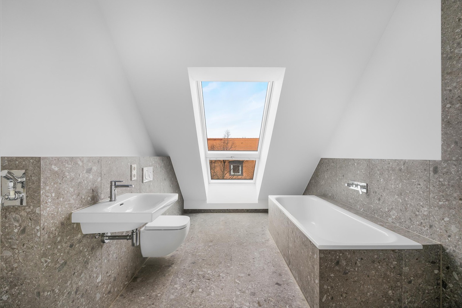 Einzigartige Dachgeschosswohnung mit herrlicher Süd-Dachterrasse zum ruhigen und grünen Innenhof – München – Vorschaubild 7