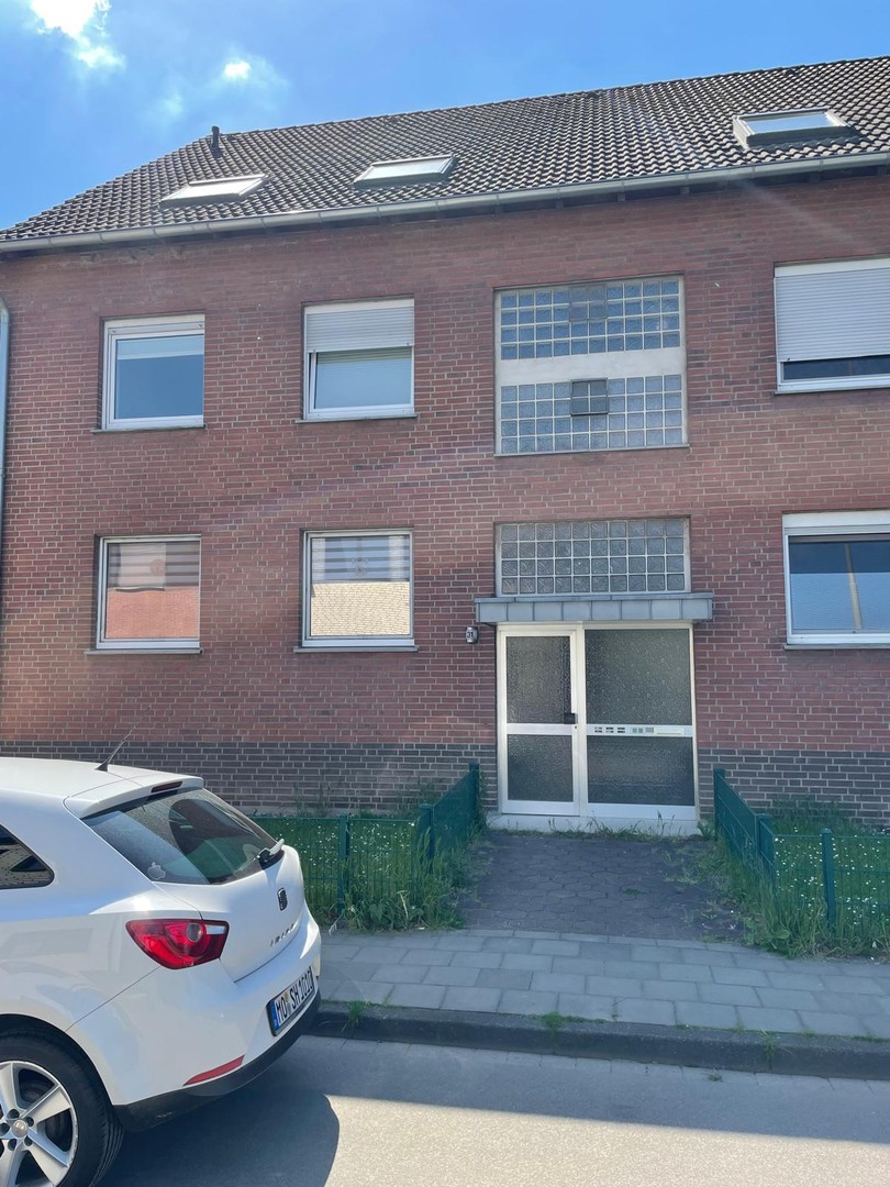 Schöne 3-Zimmer-DG-Wohnung mit Einbauküche in Wesel-Büderich