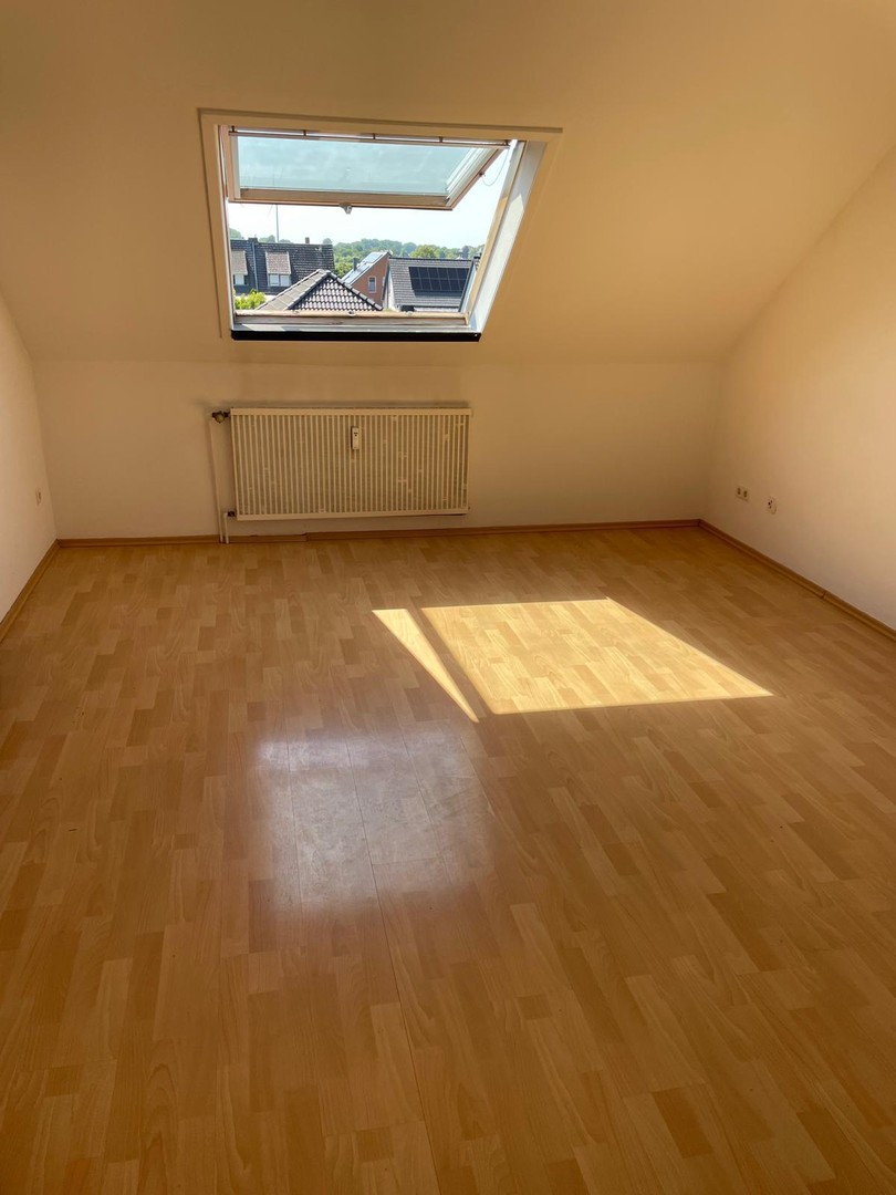 Schöne 3-Zimmer-DG-Wohnung mit Einbauküche in Wesel-Büderich – Wesel – Vorschaubild 4