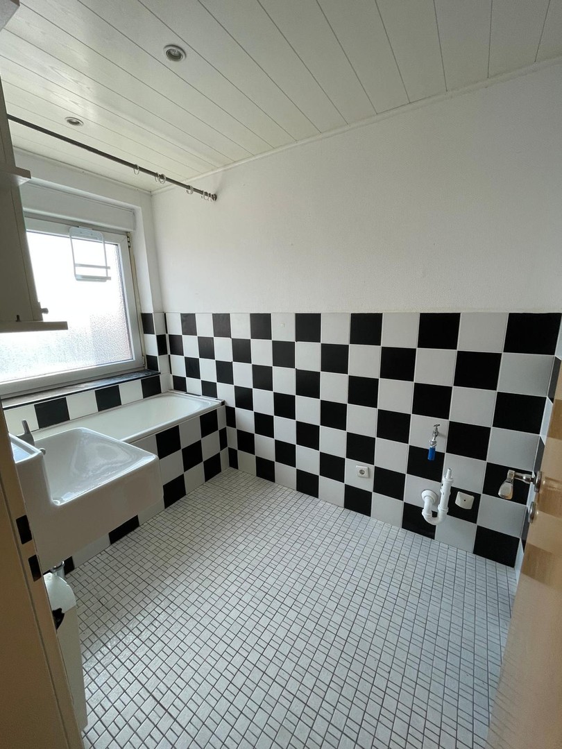 Schöne 3-Zimmer-DG-Wohnung mit Einbauküche in Wesel-Büderich – Wesel – Vorschaubild 10
