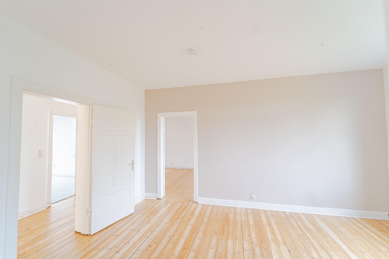 Zwischen Stadt & Ruhe – 3-Zimmer-Altbau mit Balkonidylle – Lübeck – Vorschaubild 5