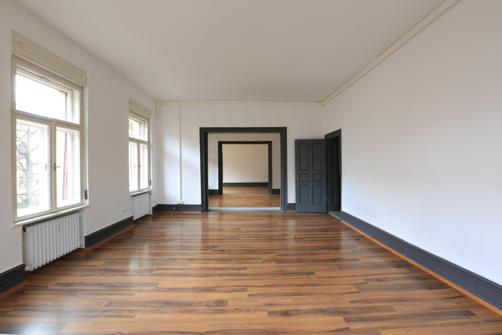 Exklusive Altbau-Etagenwohnung in historischer Stadtvilla im Zentrum vom Augsburg – Augsburg – Vorschaubild 2