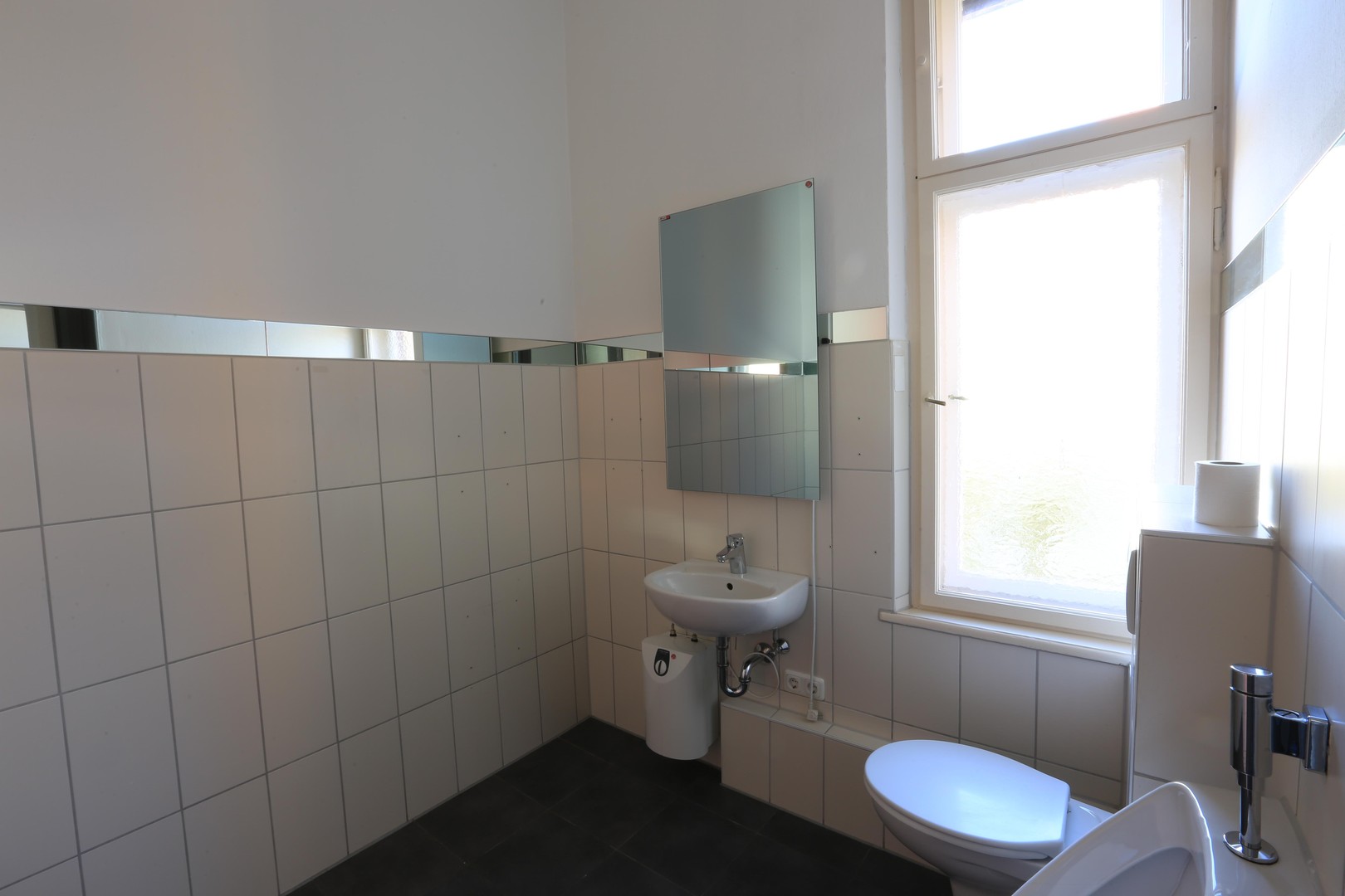 Exklusive Altbau-Etagenwohnung in historischer Stadtvilla im Zentrum vom Augsburg – Augsburg – Vorschaubild 20