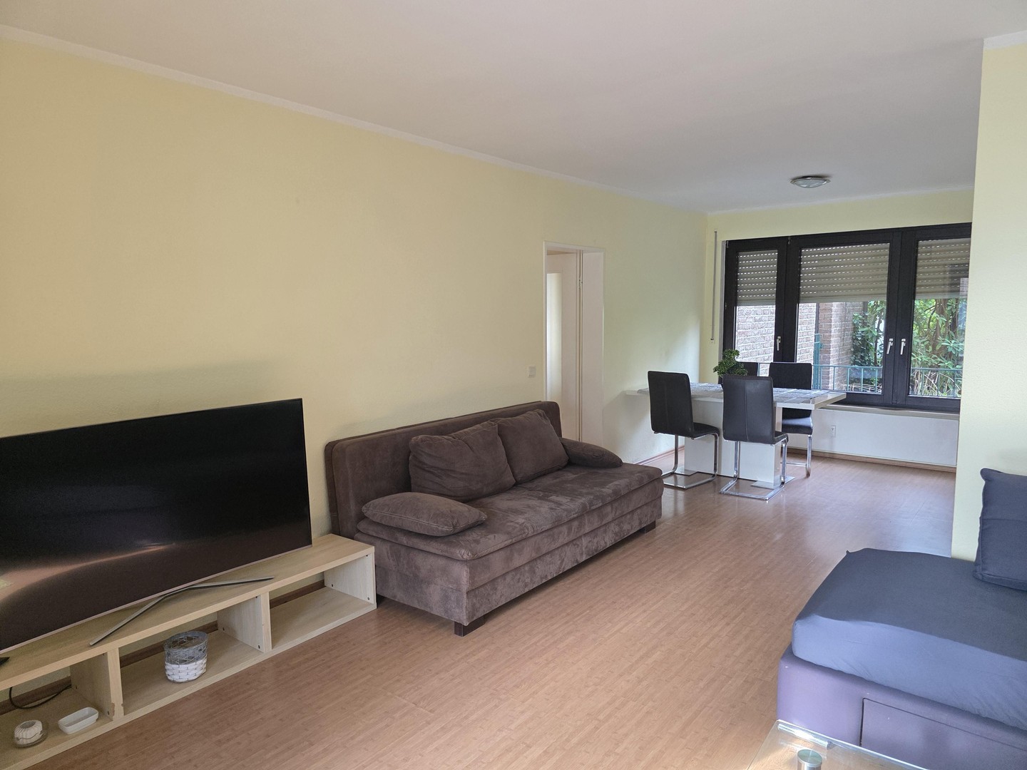 Lakeside Living at Volksgarten | 70 sqm Furnished | Quiet & Central in Düsseldorf – Düsseldorf – Vorschaubild 2