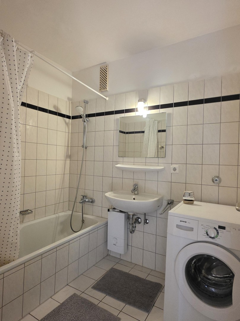 Lakeside Living at Volksgarten | 70 sqm Furnished | Quiet & Central in Düsseldorf – Düsseldorf – Vorschaubild 10