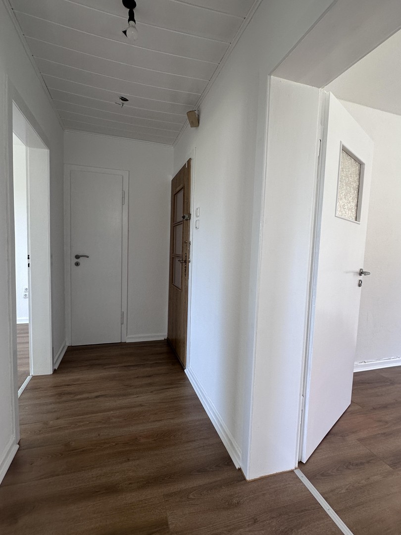 Frisch renovierte 2,5 Raum-Wohnung in Oberhausen-Dümpten – Oberhausen – Vorschaubild 2
