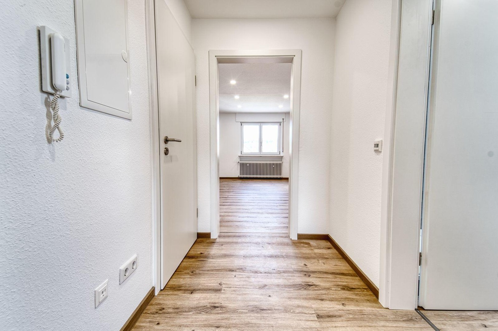 Kernsanierte DG-Wohnung mit neuer Einbauküche zu vermieten – Kleinwallstadt – Vorschaubild 3
