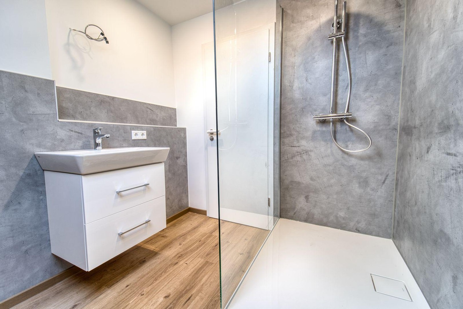 Kernsanierte DG-Wohnung mit neuer Einbauküche zu vermieten – Kleinwallstadt – Vorschaubild 8