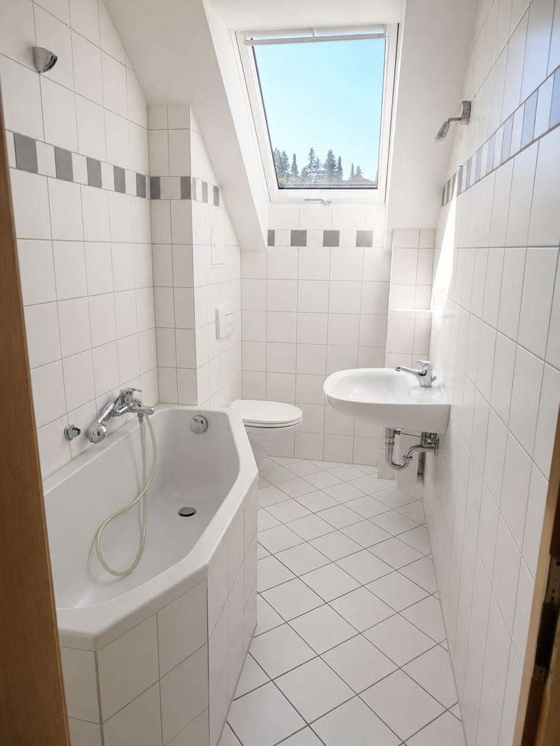Elterlein: Sonnige 3-Zimmer-DG-Wohnung mit Kamin und Einbauküche in ruhiger Neubauanlage – Elterlein – Vorschaubild 4