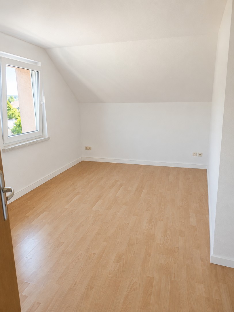 Elterlein: Sonnige 3-Zimmer-DG-Wohnung mit Kamin und Einbauküche in ruhiger Neubauanlage – Elterlein – Vorschaubild 5