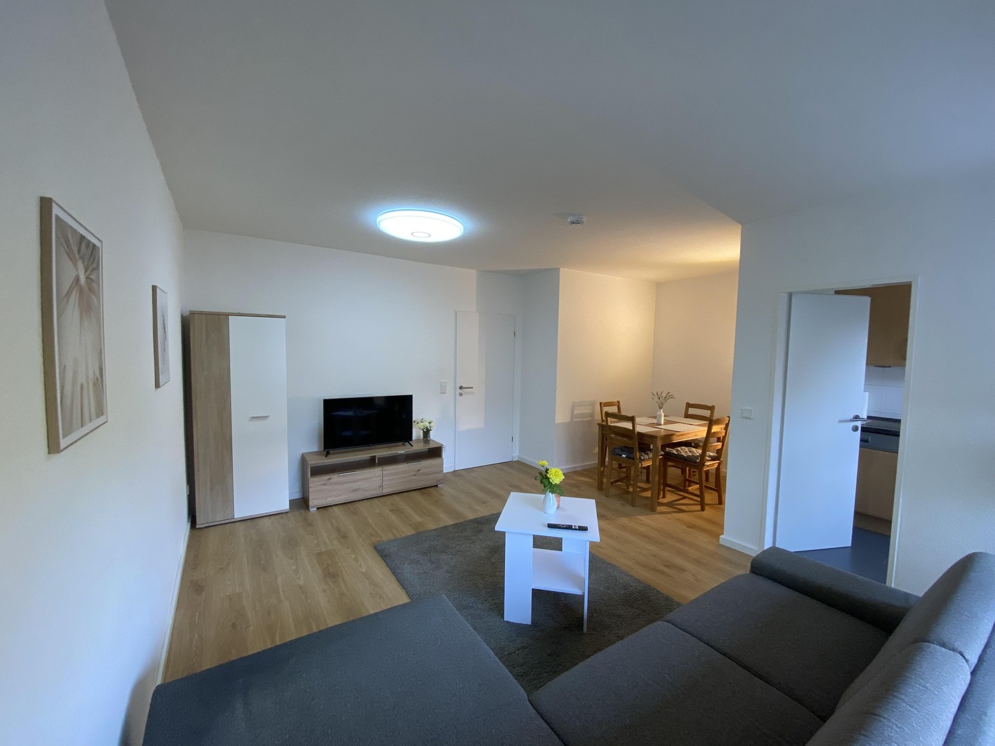 Möblierte Appartement in ruhiger Lage mit Balkon und Aufzug – Ratingen – Vorschaubild 2