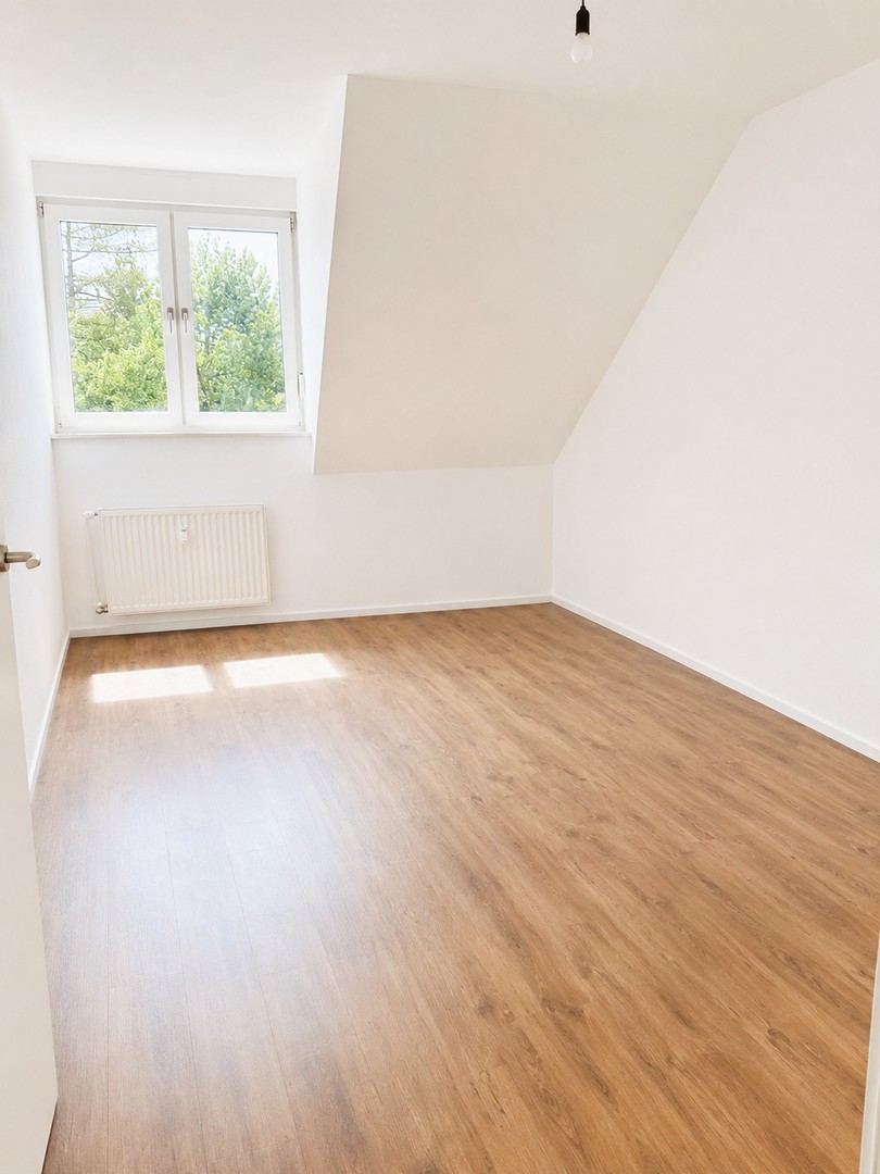 Exklusives Wohnen auf zwei Ebenen – moderne 5-Zimmer-Maisonette mit Balkon & eigener PV-Anlage – Dinslaken – Vorschaubild 4