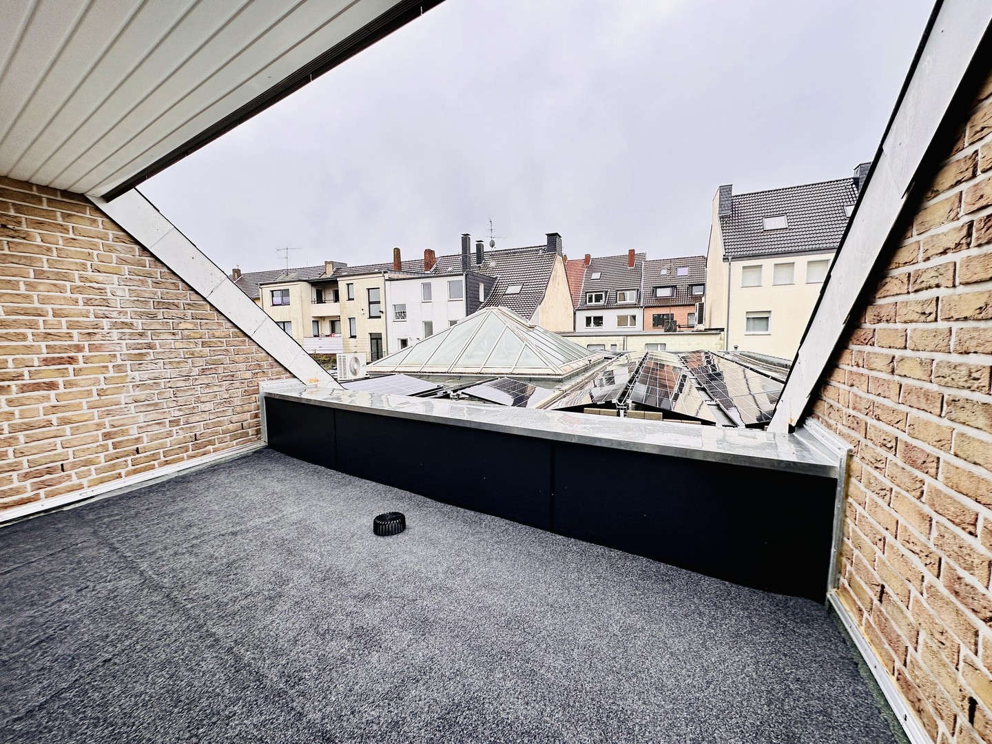 Exklusives Wohnen auf zwei Ebenen – moderne 5-Zimmer-Maisonette mit Balkon & eigener PV-Anlage – Dinslaken – Vorschaubild 13