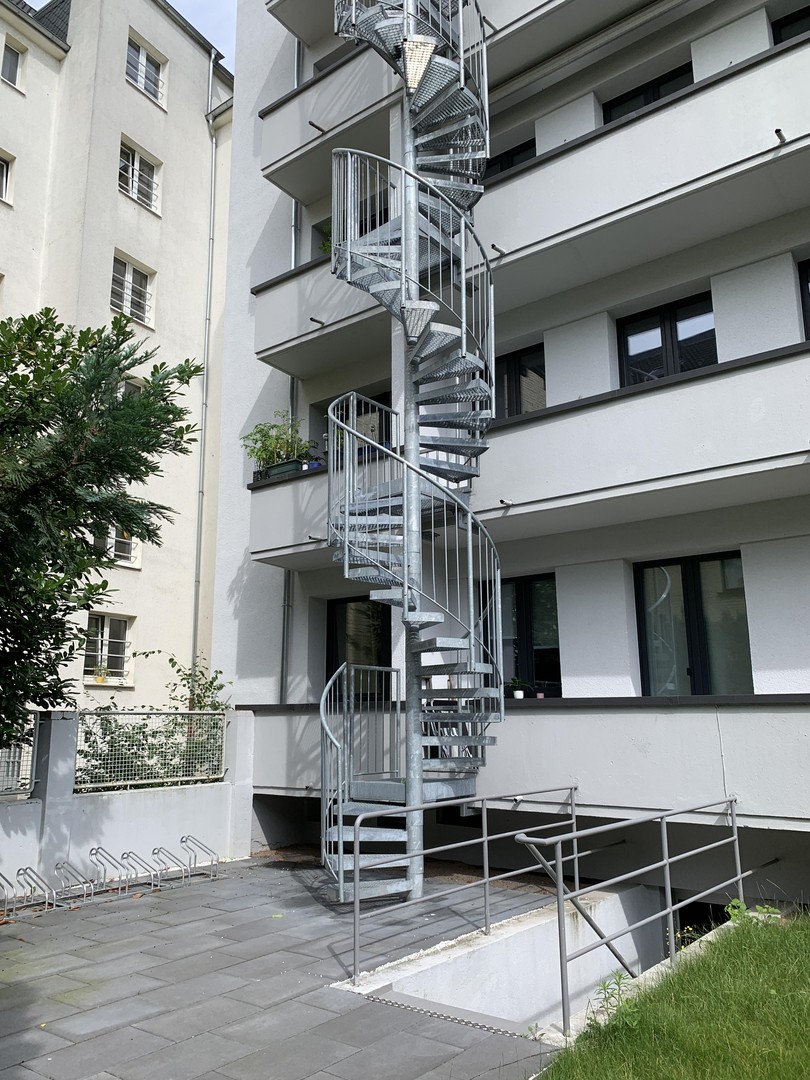 Von Privat: Attraktives MFH in Düsseldorf – umfassend modernisiert (Effizienzhaus 70), 17 Einheiten – Düsseldorf – Vorschaubild 7