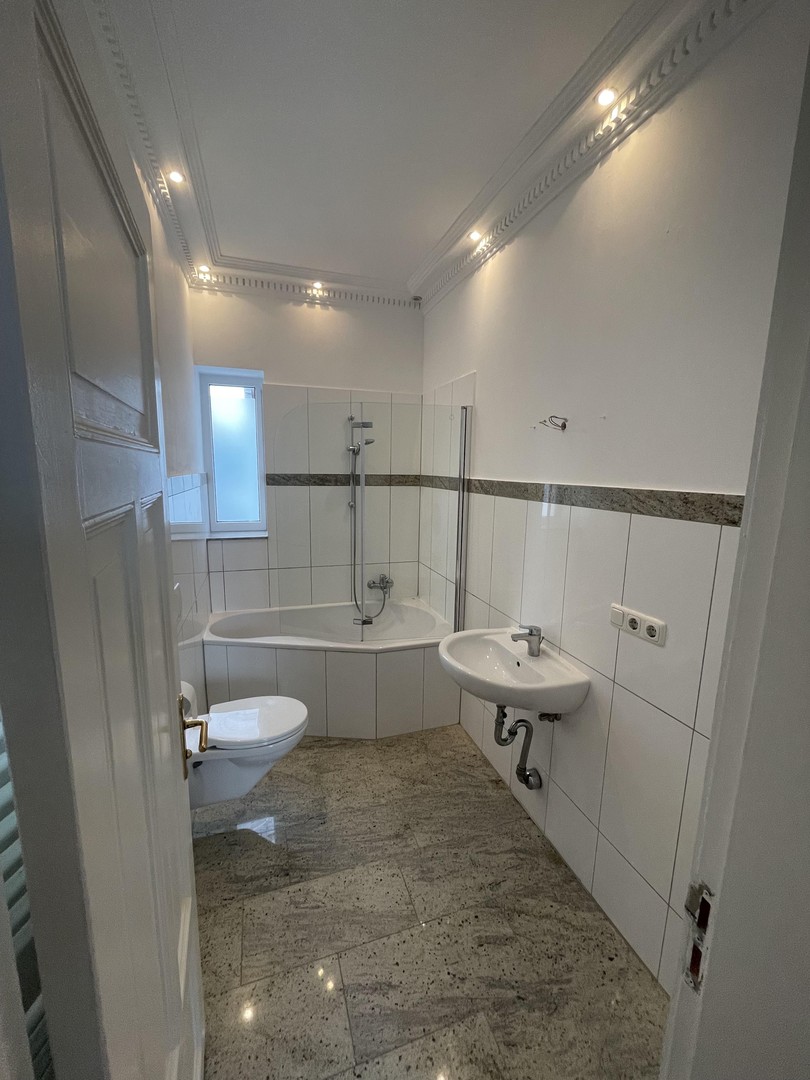 schöne 4 Zimmer Altbau-Wohnung mit Blick über die Förde – Kiel-Friedrichsort – Vorschaubild 16