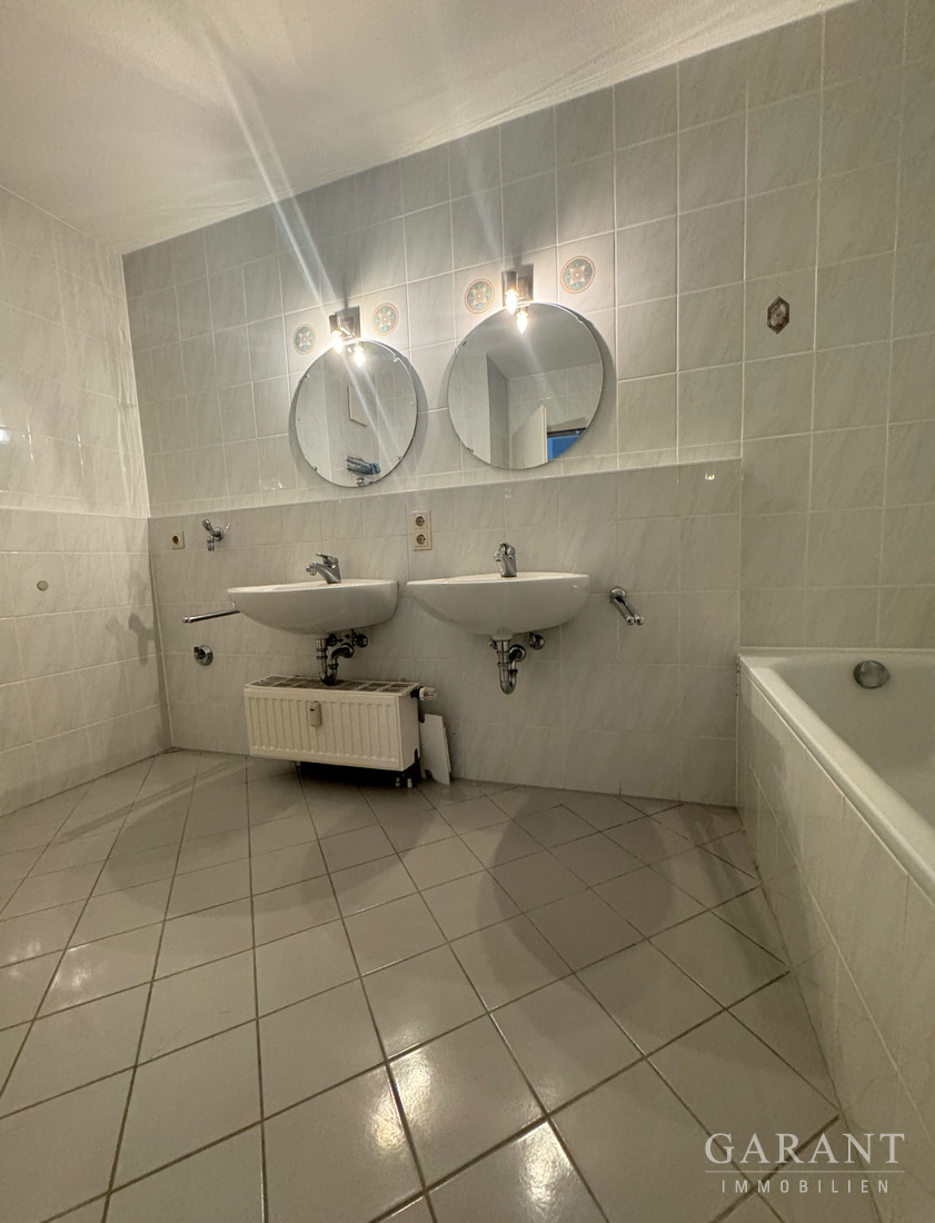 Familienfreundliche 4 Zimmer-Wohnung mit Balkon, Tiefgarage und zusätzlichem Stellplatz in Bobingen – Bobingen – Vorschaubild 11