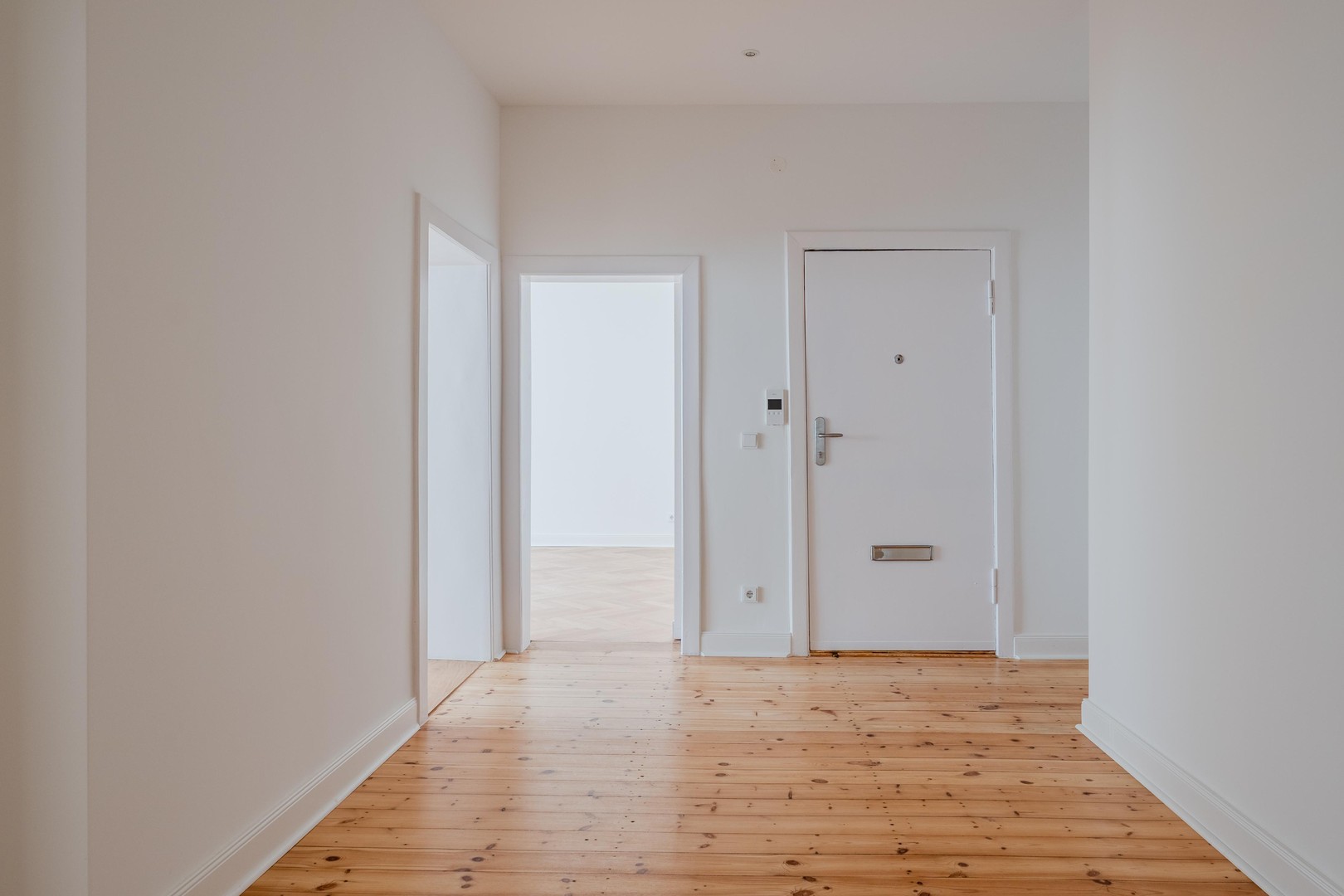 Repräsentativer Altbau in Bestlage: Frisch sanierte 4-Zimmer-Wohnung – bezugsfertig & provisionsfrei – Berlin – Vorschaubild 4