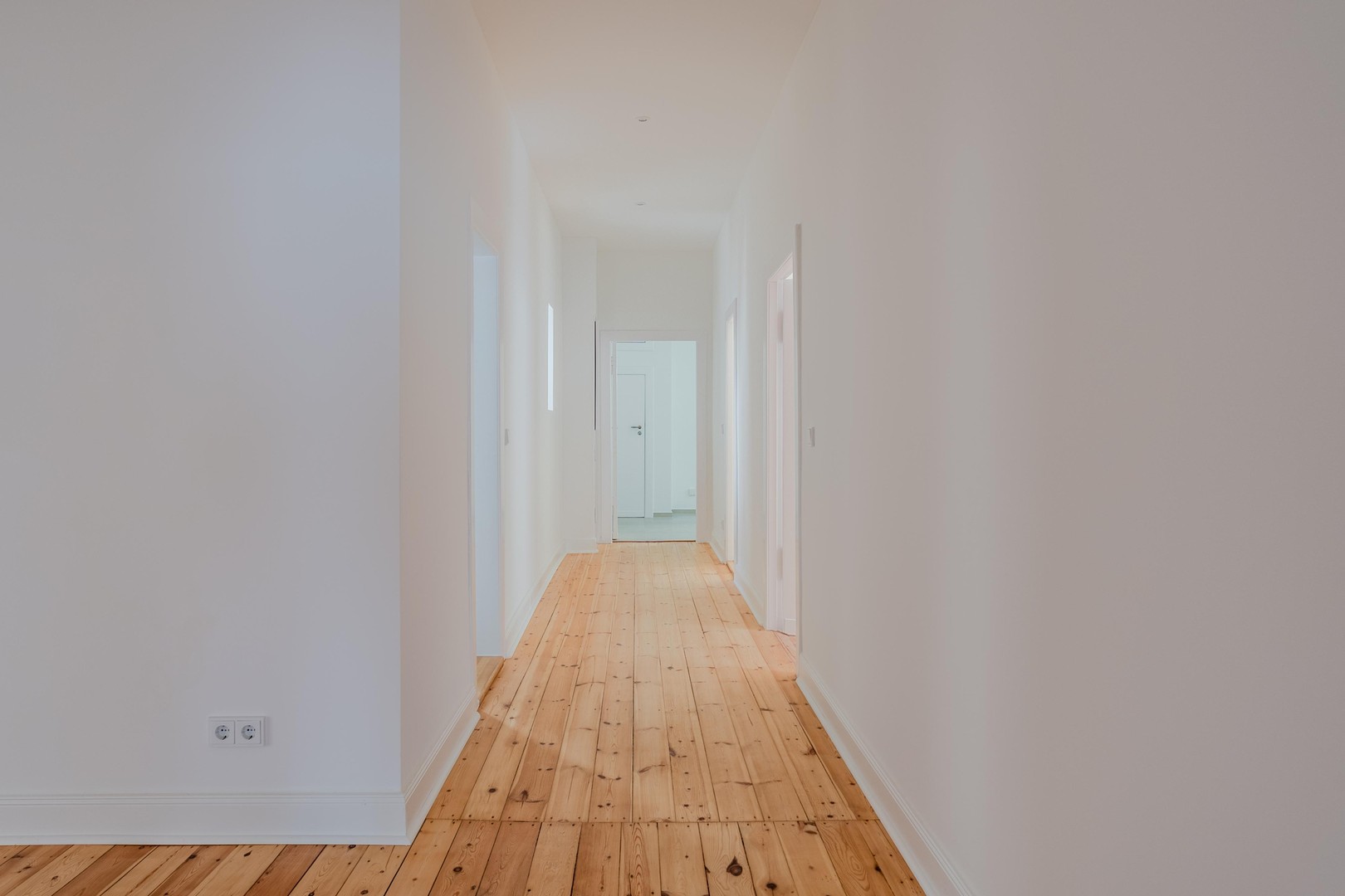 Repräsentativer Altbau in Bestlage: Frisch sanierte 4-Zimmer-Wohnung – bezugsfertig & provisionsfrei – Berlin – Vorschaubild 5