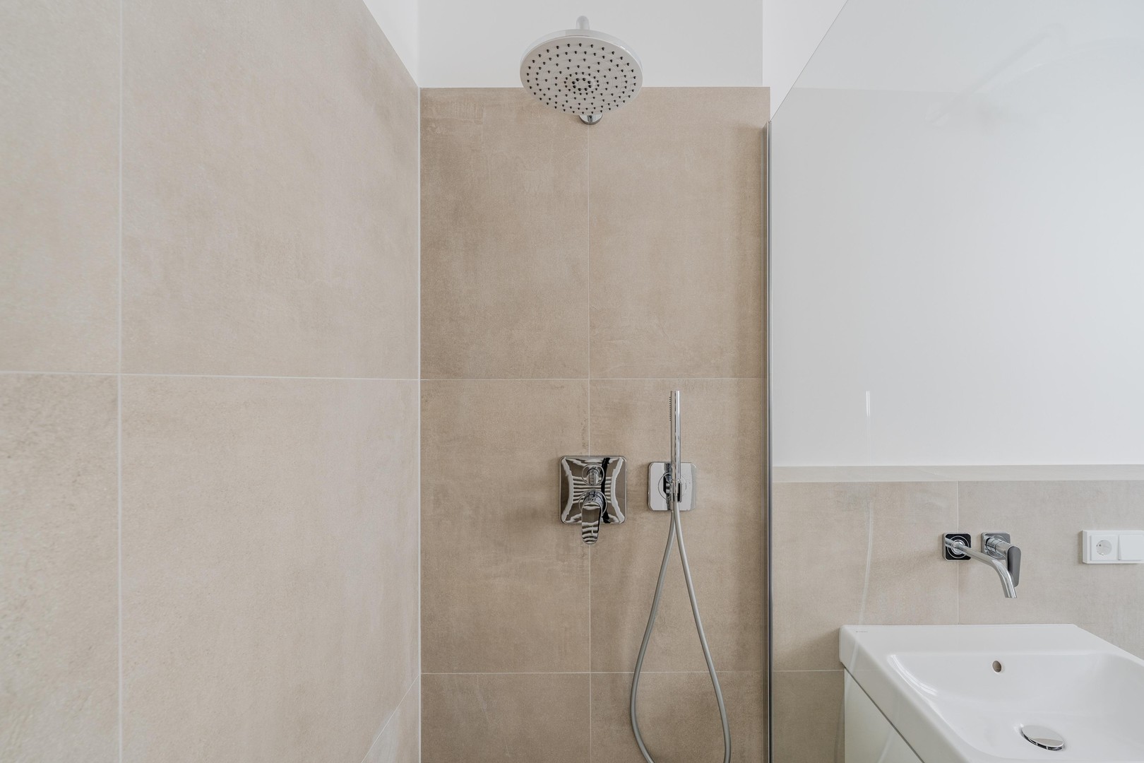 Repräsentativer Altbau in Bestlage: Frisch sanierte 4-Zimmer-Wohnung – bezugsfertig & provisionsfrei – Berlin – Vorschaubild 8