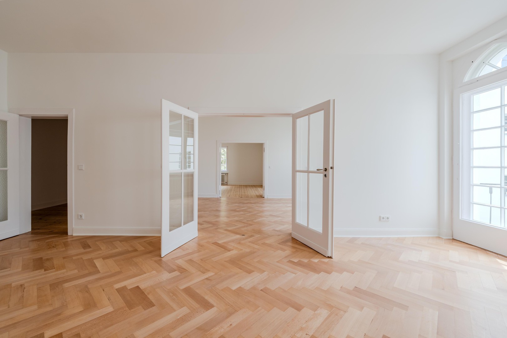 Repräsentativer Altbau in Bestlage: Frisch sanierte 4-Zimmer-Wohnung – bezugsfertig & provisionsfrei – Berlin – Vorschaubild 42