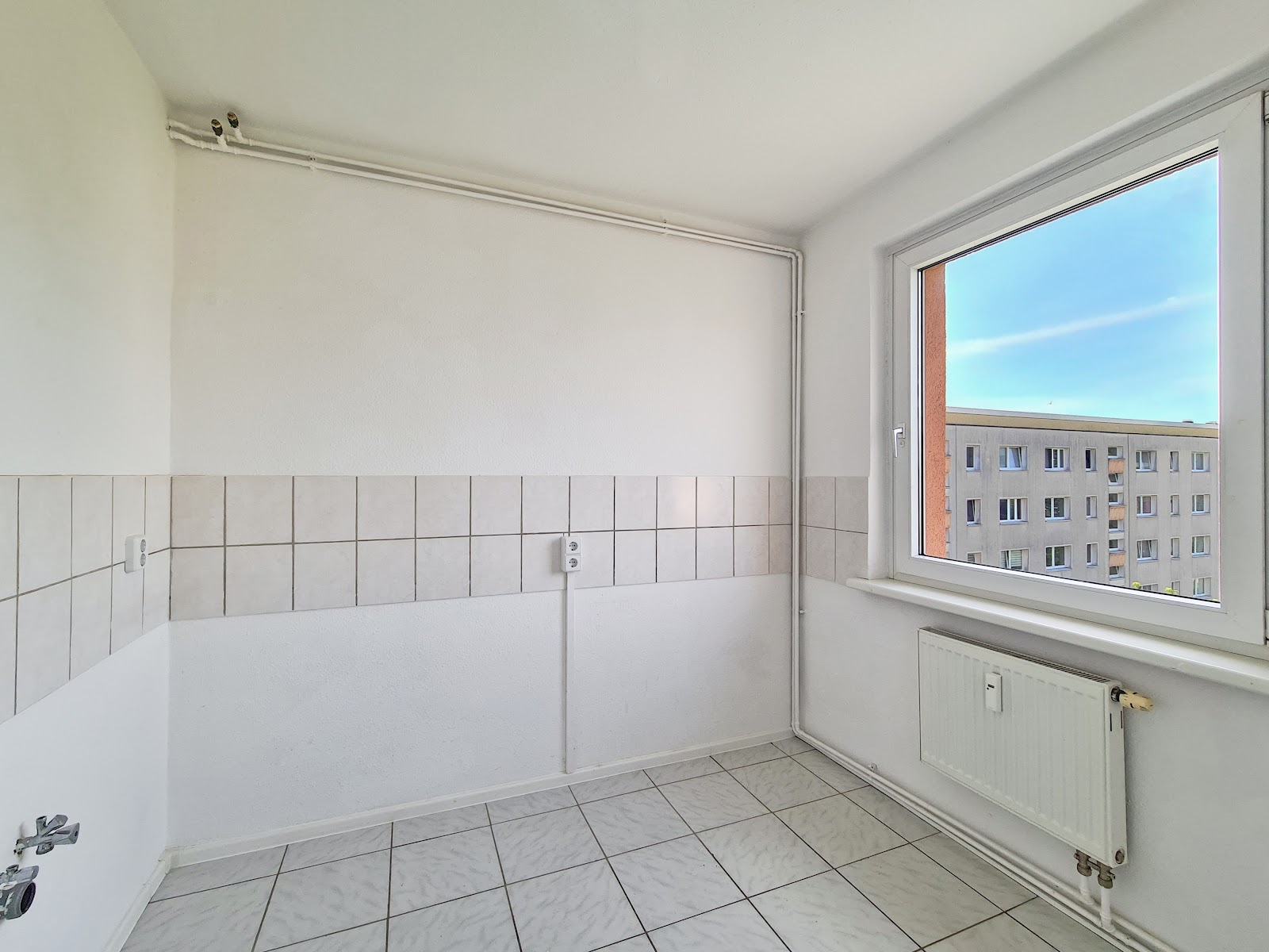 Helle 4 Zimmerwohnung mit großem Balkon und Ausblick – Freiberg – Vorschaubild 3